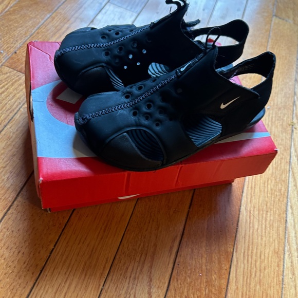 Nike Sunray Size 10c Black Sandal - Picture 11 of 11